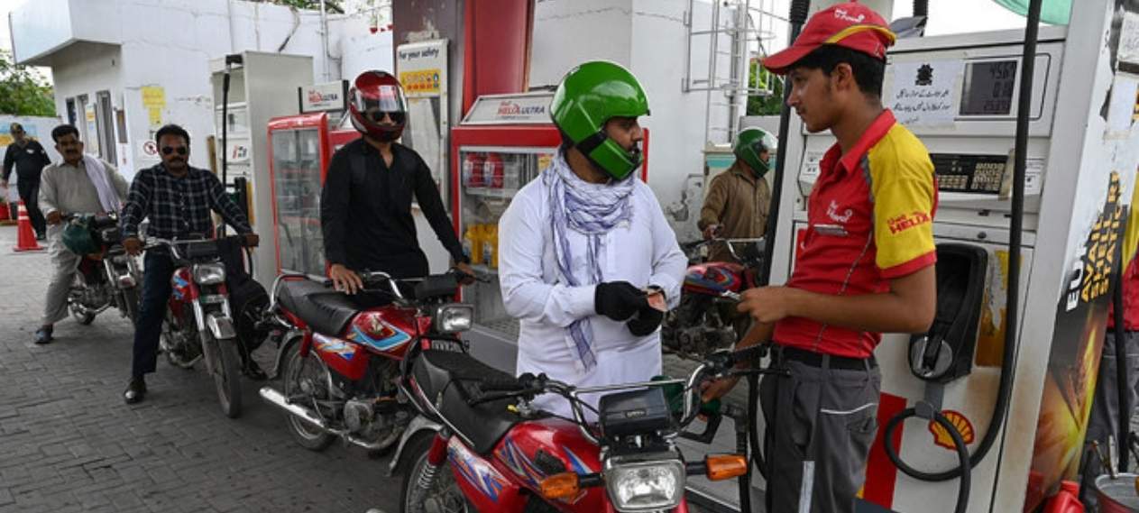 Pakistan Slashes Petrol Price by Rs2 for Next 15 Days