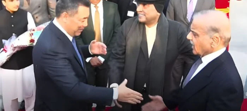 Pakistan Welcomes Kyrgyz President on First State Visit in 20 Years
