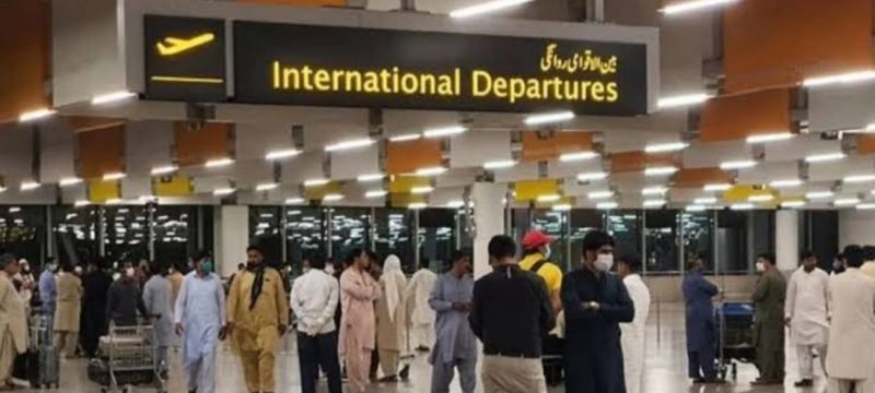 Record Drop in Pakistanis Going Abroad for Work in 2025; Here's Why