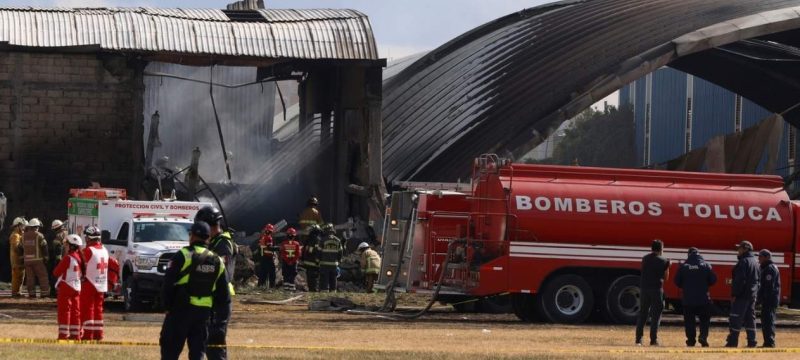 Seven People Die as Plane Crashes During Emergency Landing in Mexico