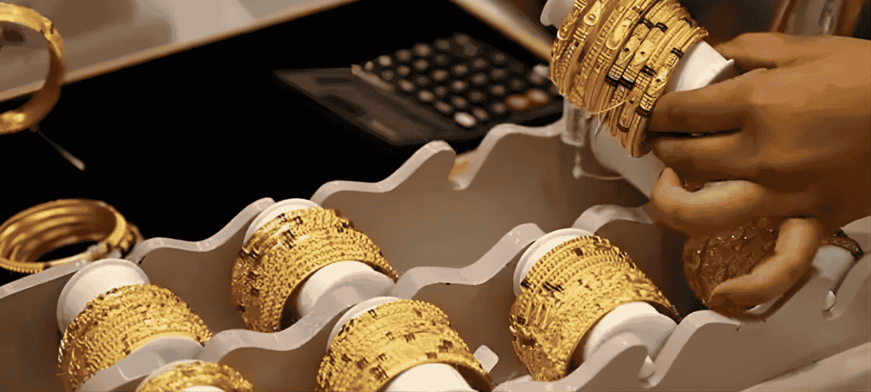 Gold Prices Fall By Rs3,700 Per Tola, Ending Recent Rally