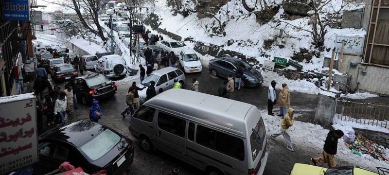 Murree Roads Partially Reopen as Heavy Snowfall Disrupts Travel