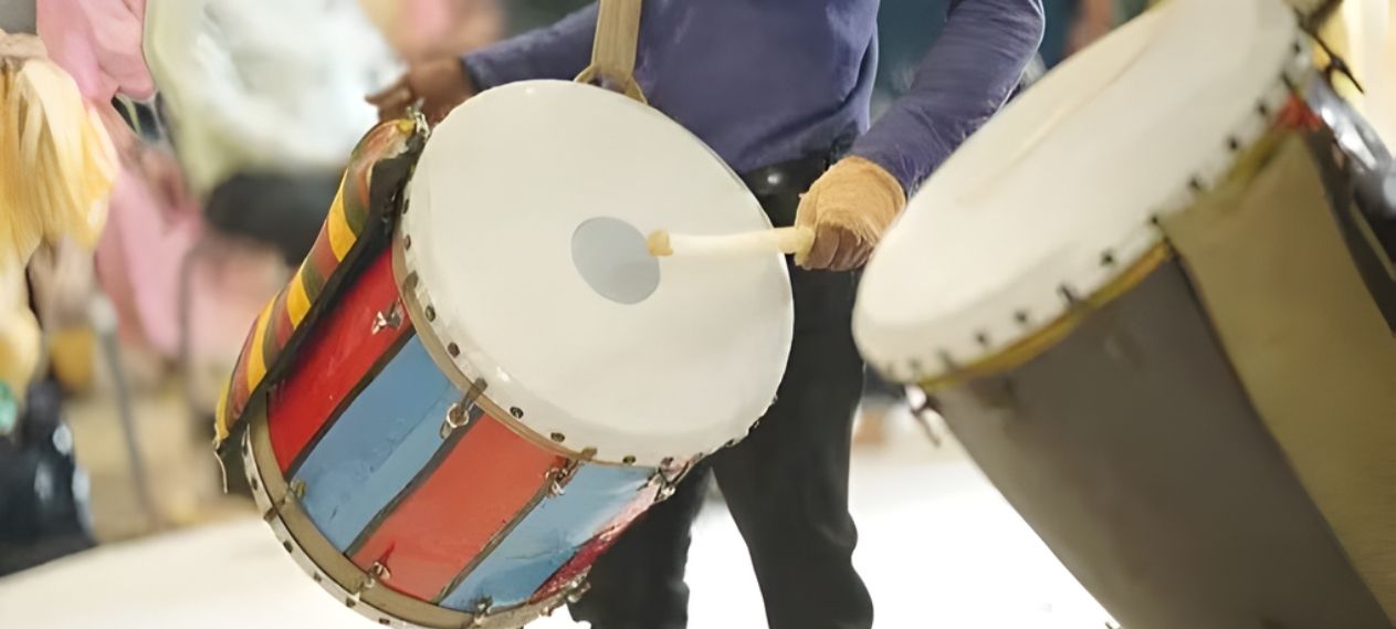 Kanpur Father Welcomes Divorced Daughter Home with Band Baja, Video Goes Viral