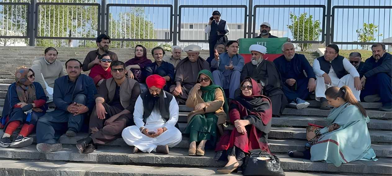 Opposition Sit-In Continues as Imran Khan Remains in Prison, Not Yet Hospitalized