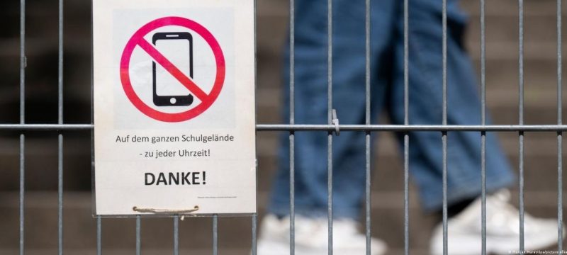German Teens Divided Over Smartphone Ban in Schools: Survey