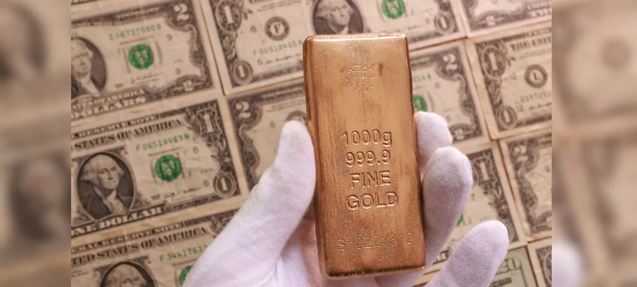 Gold Prices Rise as Safe-Haven Demand and Softer Dollar Support Market