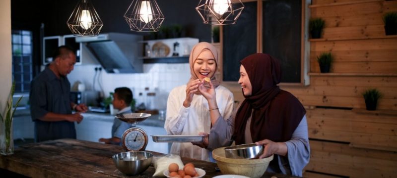 Women Turn Kitchens into Income Sources Amid Rising Prices During Ramazan