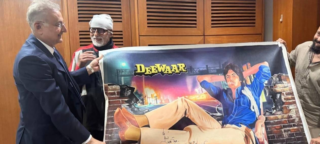 Deewaar Legacy Celebrated as Fan Gifts Artwork to Amitabh Bachchan