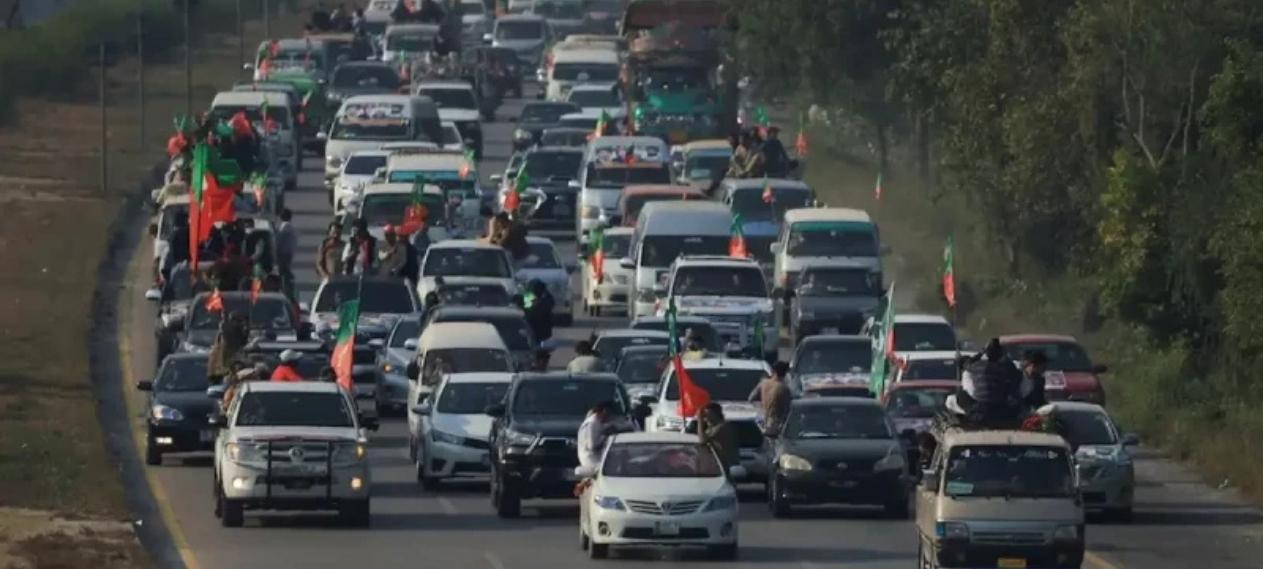 GT Road Blockade Disrupts Transport Toward Islamabad