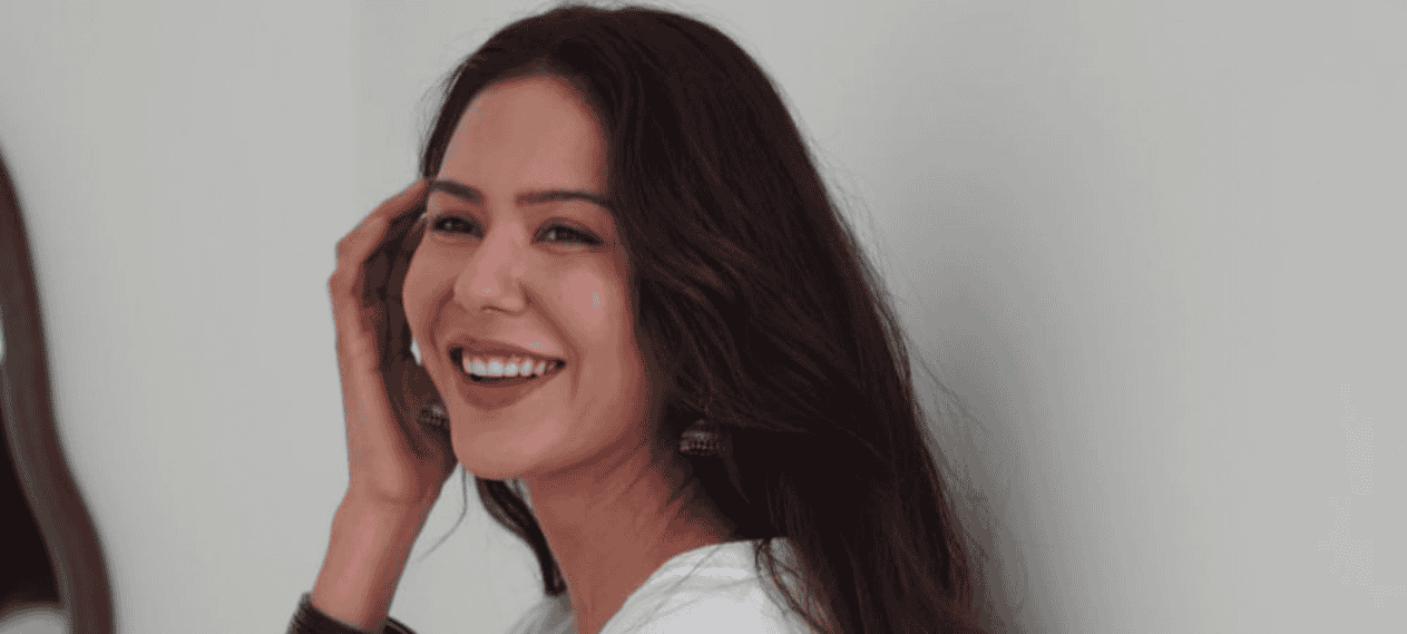 Sonam Bajwa Shares Story of Fan Who “Loses Fiancee” Over Obsession