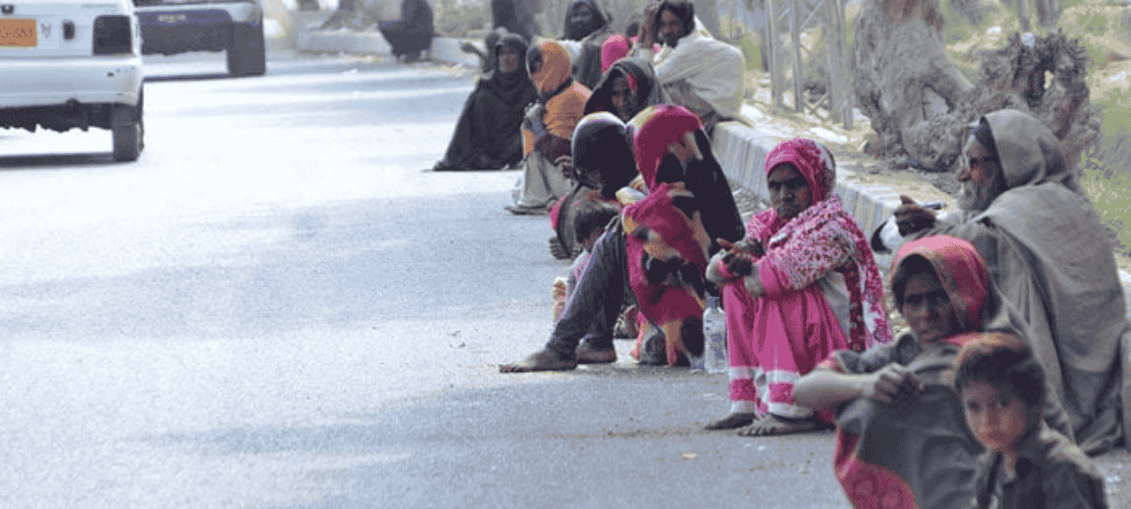 Lahore Police Bust Beggars’ Gang Using Traffic Signals For Illegal Income