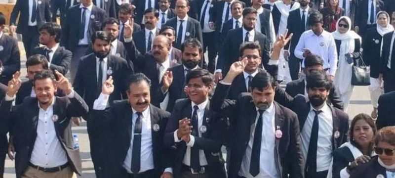 Lawyers in Sindh Must Remove Unauthorized Monograms