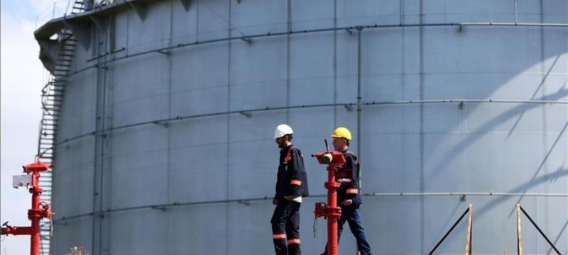 Oil Slips After Early Surge Amid US-Iran Uncertainty