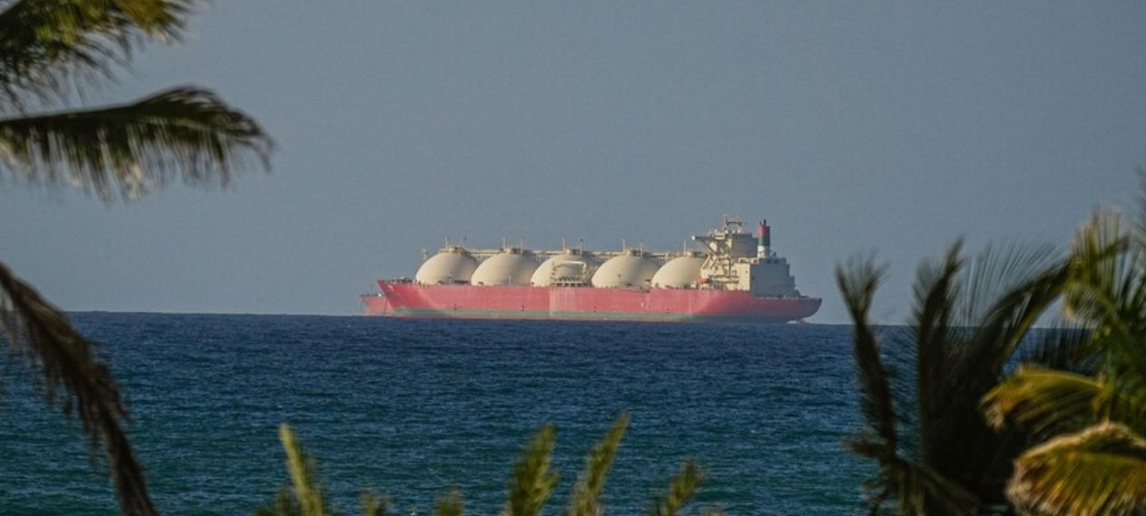 Pakistan Tanker Safely Exits Strait of Hormuz with Crude