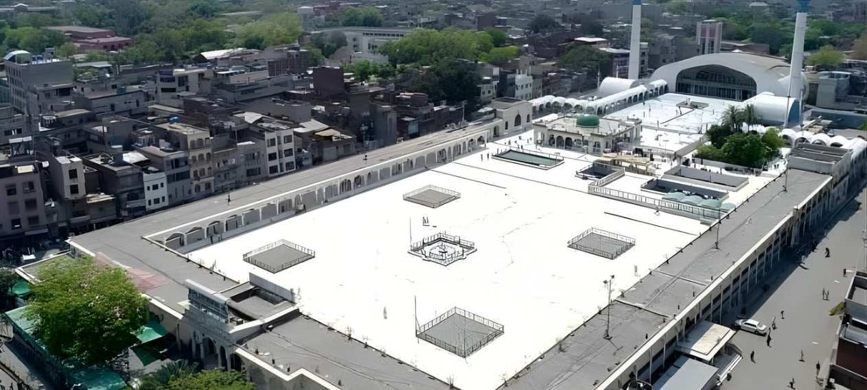 Man Dies After Wall Collapse at Data Darbar Construction Site in Lahore