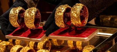 Gold Price in Pakistan Falls by Rs15,500 in Major Market Drop