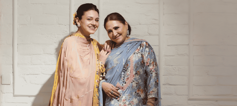 Zara Noor Abbas Supports Her Mother Amid Social Media Backlash
