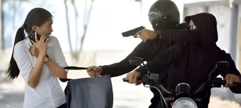 Robbers Loot Family in Karachi Eid Heist, Escape with Cash and Gold