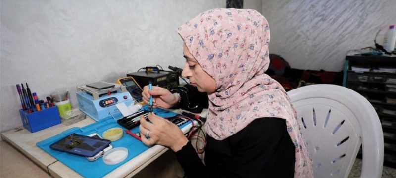 Govt Launches Free Mobile Repairing Course to Empower Women in Pakistan