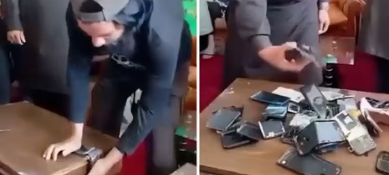 Afghanistan Bans Smartphones for Government Employees