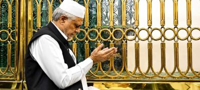 Ishaq Dar Pays Respects at Roza-e-Rasool (PBUH) During Madinah Visit