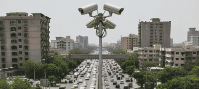 Karachi Launches E-Challan System For Lane Violations On Sharea Faisal