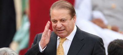 Nawaz Sharif Performs Umrah During Official Visit to Saudi Arabia