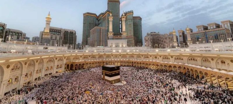 Saudi Arabia Starts Issuing Umrah Visas for New Season