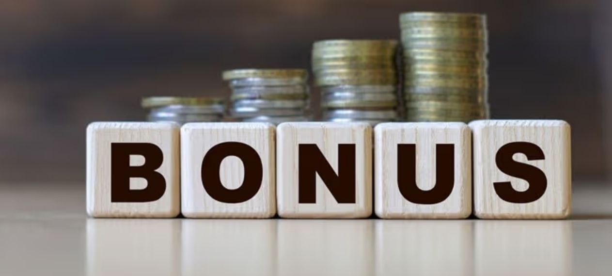 Six-Salary Bonus Approved for Officials Involved in Federal Budget Process