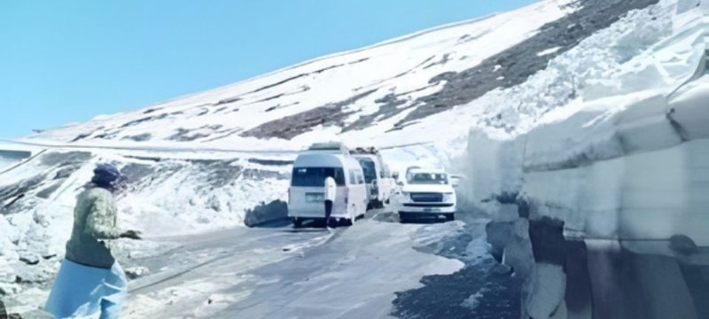 Babusar Top Road Closed for Traffic Until June 6 Due to Snow Clearance Work