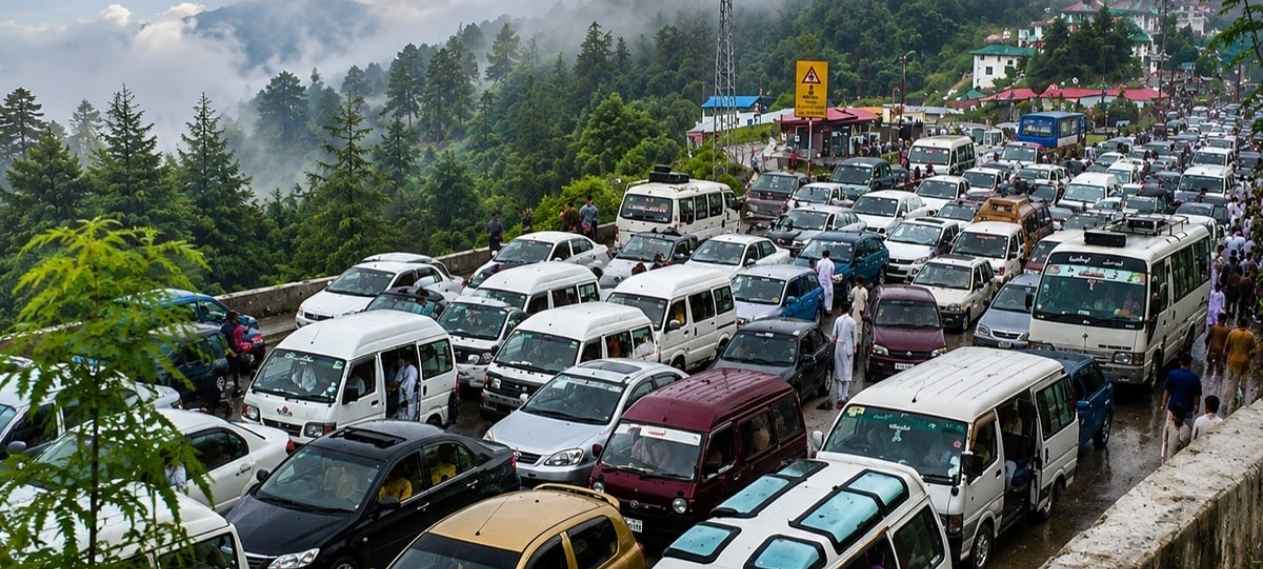Murree Police Issue Traffic Advisory for Tourists
