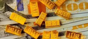 Gold Prices Fall in Pakistan as Global Bullion Rates Decline