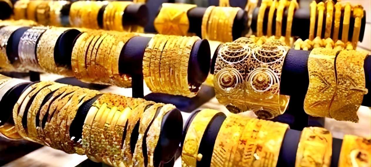 Gold Prices Fall in Pakistan as International Market Declines