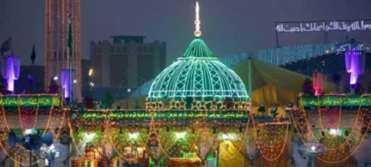 Is August 4 a Public Holiday in Lahore for Data Ganj Bakhsh Urs