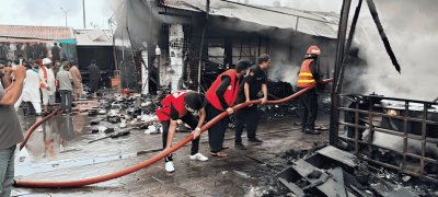 Fire Erupts At Plaza in Quetta, Causing Panic Among Residents