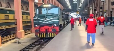 Pakistan Railways Ends 25-Year-Old Coolie System in Lahore Station