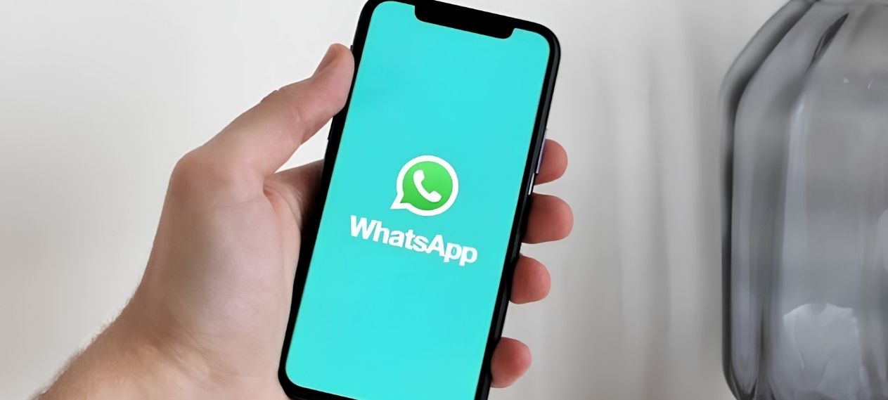 WhatsApp Tests New Chat Themes and More Features