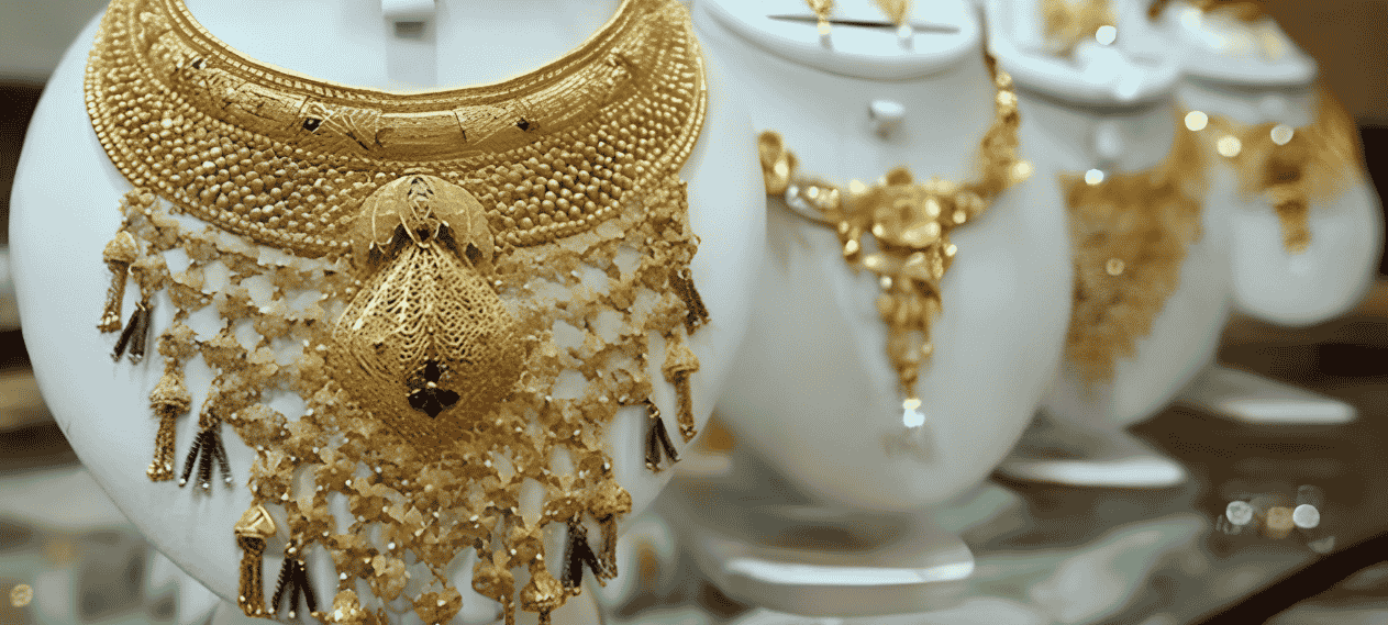 Gold Price in Pakistan Slips To Rs465,336 Per Tola
