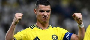 Cristiano Ronaldo Waves Saudi-Flag Scarf After Missile Alert Holds Up Match