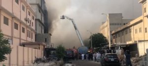 Karachi Factory Fire Remains Uncontrolled After Five Hours in SITE Area