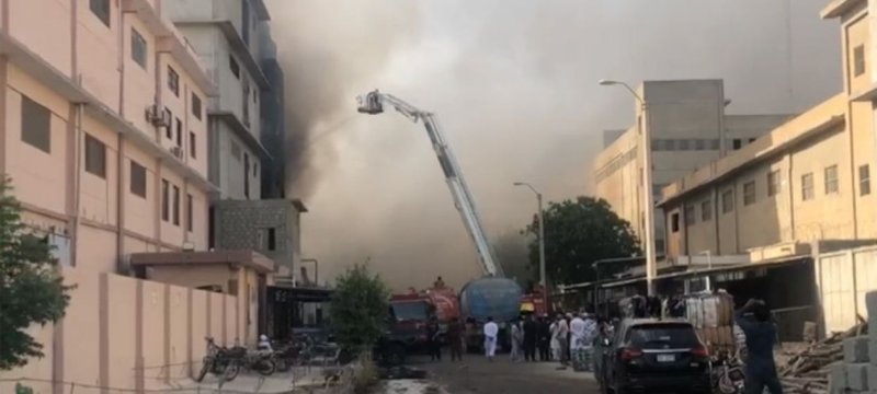 Karachi Factory Fire Remains Uncontrolled After Five Hours in SITE Area