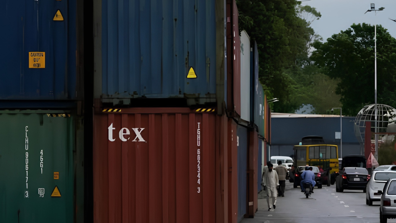 Containerabad: How Islamabad Finds the Money and Machinery for Containers